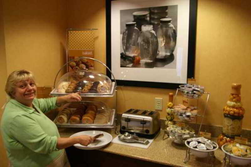 Hampton Inn Clarion Restaurant photo